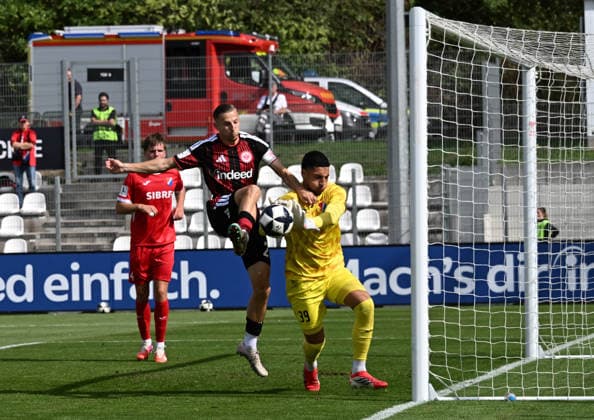 19.09.2026, xsltx, Fussball Regionalliga Suedwest, Eintracht Frankfurt U21, U 21 - TSV Steinbach Haiger v.l. Nico Ochojski (Eintracht Frankfurt U21), Kevin Ibrahim (TSV Steinbach Haiger)