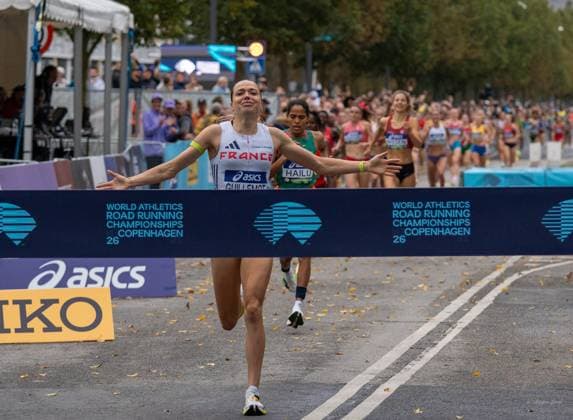 (260919) -- DENMARK, Sept. 19, 2026 -- Agathe Guillemot of France crosses the finish line during the women s road mile at the World Athletics Road Running Championships in Copenhagen, Denmark, Sept. 19, 2026. (Photo by Xinhua) (SP)DENMARK-COPENHAGEN-WORLD ATHLETICS ROAD RUNNING CHAMPIONSHIPS AndersxKongshaug 