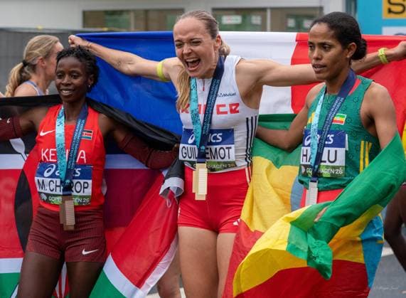 (260919) -- DENMARK, Sept. 19, 2026 -- Gold medalist Agathe Guillemot of France (C), silver medalist Freweyni Hailu of Ethiopia (R) and bronze medalist Mirriam Cherop of Kenya celebrate after the women s road mile at the World Athletics Road Running Championships in Copenhagen, Denmark, Sept. 19, 2026. (Photo by Xinhua) (SP)DENMARK-COPENHAGEN-WORLD ATHLETICS ROAD RUNNING CHAMPIONSHIPS AndersxKongshaug 