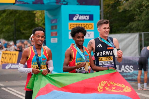 World Championship, WM, Weltmeisterschaft in 5 km: World Athletics Road Running Championships Copenhagen Dawit Seare from Eritrea, center, and Jakob Ingebrigtsen of Norway, right, after the five-kilometer distance during the World Athletics Road Running Championships Copenhagen in Copenhagen, Saturday, September 19, 2026. (Photo: Emil Helms Scanpix 2026) , Copenhagen Denmark Copyright: EmilxHelmsx spdk20260919-151449-L