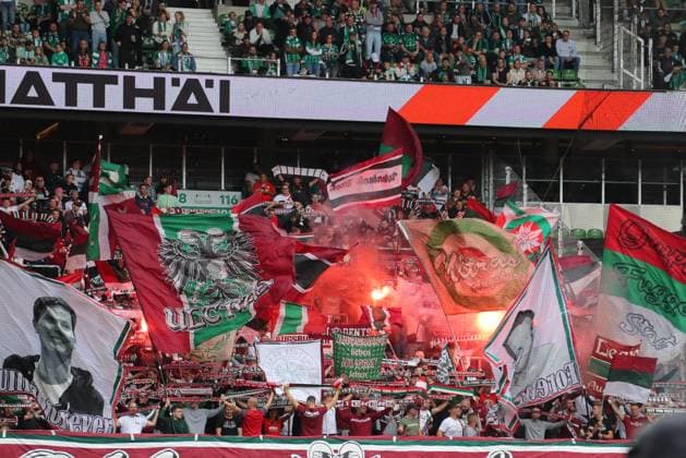 19.09.26, GER, Fussball, 1.FBL Männer, 4. Spieltag, Saison2026 2027, SV Werder Bremen vs. FC Augsburg Pyrotechnik Feuer Bengalos Rauch FC Augsburg Bremen Weserstadion Bremen Germany Copyright: xnordphotoxGmbHx xTauchnitzx
