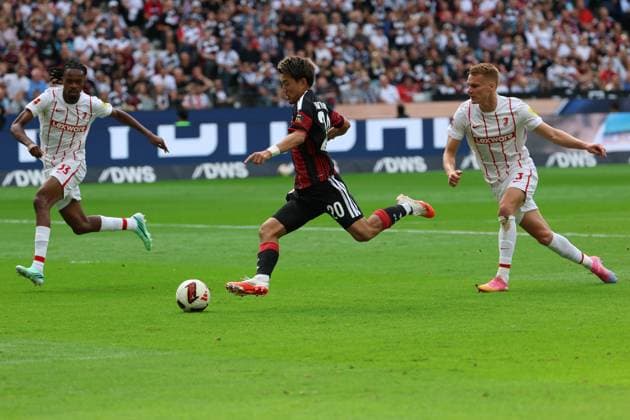 Vorlage zum 1:0 durch Ritus Doan (Eintracht Frankfurt , Nr. 20) an Younes Ebnoutalib (Eintracht Frankfurt , Nr. 11), Szene zum 1:0 , Eintracht Frankfurt - SC Freiburg, Bundesliga, BL, Saison 2026 2027, 4. Spiel, 19.09.2026, Frankfurt Deutsche Bank Park Deutschland