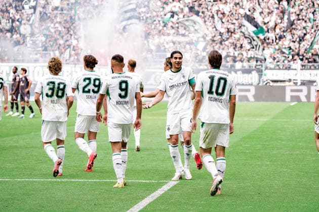 Deutschland: Fussball Saison 2026 2027 , 1. Bundesliga , 4. Spieltag , Borussia Mönchengladbach vs. 1. FSV Mainz 05 - ista-Borussia-Park (Mönchengladbach) : Gladbacher Mannschaft jubelt zum 1:0, Tor, Torjubel, Jubel, Freude, Emotionen Mönchengladbach ista-Borussia-Park Deutschland Germany Copyright: xBennetxLongx