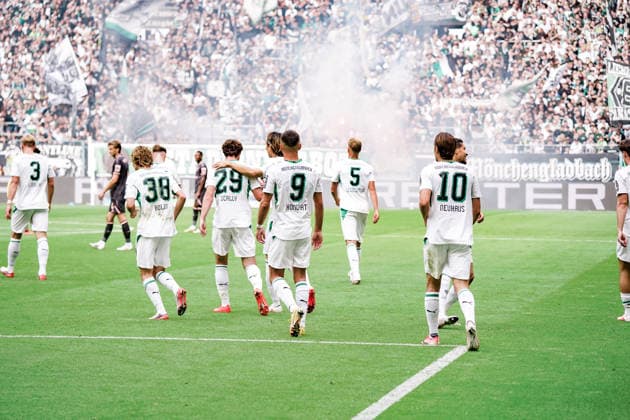 Deutschland: Fussball Saison 2026 2027 , 1. Bundesliga , 4. Spieltag , Borussia Mönchengladbach vs. 1. FSV Mainz 05 - ista-Borussia-Park (Mönchengladbach) : Gladbacher Mannschaft jubelt zum 1:0, Tor, Torjubel, Jubel, Freude, Emotionen Mönchengladbach ista-Borussia-Park Deutschland Germany Copyright: xBennetxLongx