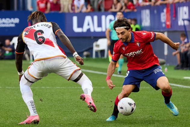 LaLiga EASports 2026 27 CA Osasuna v Rayo Vallecano Raul Moro (18. OSA) (R) dribbles past Pathe Ciss (6. RAY) (L) during the football match of LaLiga EA Sports between CA Osasuna and Rayo Vallecano played at El Sadar stadium in Pamplona (Spain) on Sep 19 2026. Credit: Inigo Alzugaray Agencia LOF Pamplona LaLiga EASports 2026 27 CA Osasuna v Rayo Vallecano Copyright: xINIGOxALZUGARAYx