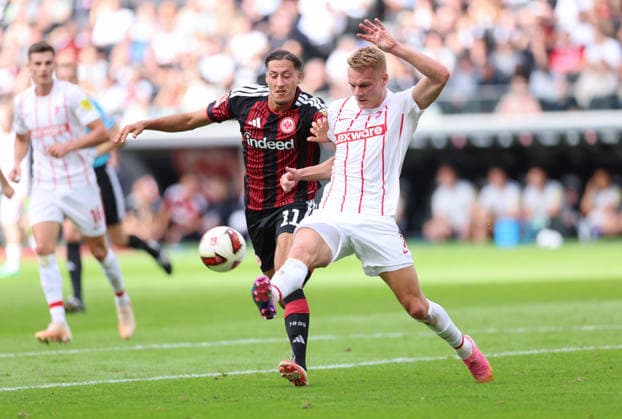 19.09.2026, Fussball Bundesliga, Eintracht Frankfurt - SC Freiburg, v.l., Younes Ebnoutalib (Eintracht Frankfurt), Philipp Lienhart (SC Freiburg) DFL DFB REGULATIONS PROHIBIT ANY USE OF PHOTOGRAPHS AS IMAGE SEQUENCES AND OR QUASI-VIDEO. xdcx Copyright: HMBxMedia Claus