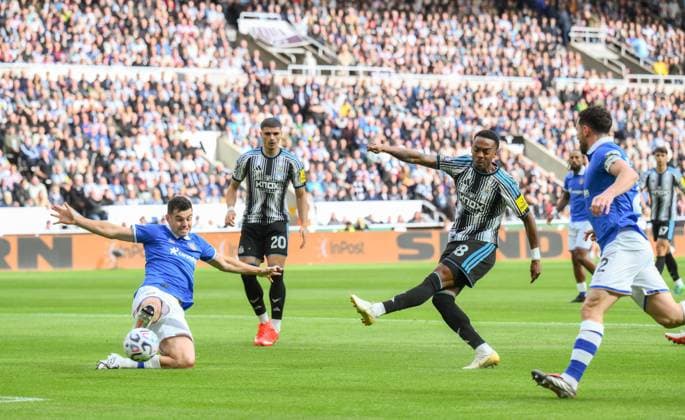 Joe Willock of Newcastle United scores their first goal Newcastle United v Hull City, Premier League, Football, St James Park, Newcastle upon Tyne, UK - 19 Sep 2026Newcastle upon Tyne St James Park United Kingdom EDITORIAL USE ONLY No use with unauthorised audio, video, data, fixture lists, club league logos or live services. Online in-match use limited to 120 images, no video emulation. No use in betting, games or single club league player publications.  Copyright: xRichardxLee Shutterstockx 17158464ai