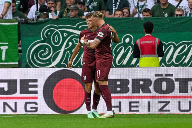 1. Bundesliga: SV Werder Bremen - FC Augsburg am 19.09.2026 im Weserstadion in Bremen Jubel, Torjubel, Torschuetze, Torschütze jubelt nach seinem Tor zum 0:1 mit Marius Wolf (Augsburg)