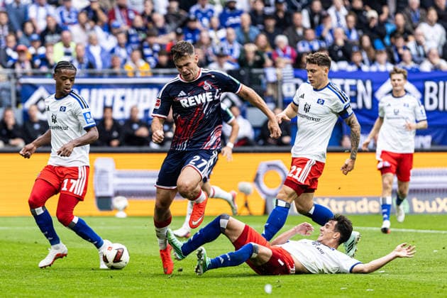 1. Fußball Bundesliga: Hamburger SV - 1. FC Köln; 19.09.2026 Thijs Dallinga (1. FC Köln, 27), Nicolas Capaldo (Hamburger SV, 24) 1. Fußball Bundesliga 4. Spieltag: Hamburger SV - 1. FC Köln; Volksparkstadion, Hamburg; 19.09.2026 DFL regulations prohibit any use of photographs as image sequences and or quasi video. Copyright: xBEAUTIFULxSPORTS Buriakovx