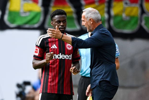 19.09.2026, xpsx, Fussball 1.Bundesliga, Eintracht Frankfurt - SC Freiburg v.l. Noel Aseko (Eintracht Frankfurt), Trainer Adolf Adi Hütter (Eintracht Frankfurt) (DFL DFB REGULATIONS PROHIBIT ANY USE OF PHOTOGRAPHS as IMAGE SEQUENCES and or QUASI-VIDEO) emspor Frankfurt