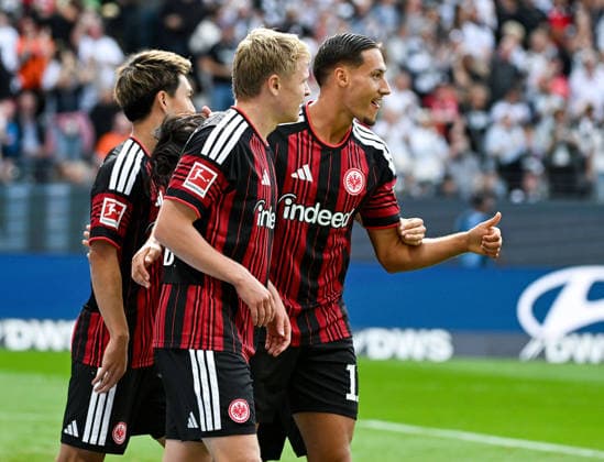 19.09.2026, xpsx, Fussball 1.Bundesliga, Eintracht Frankfurt - SC Freiburg v.l. celebrate the goal, Torjubel zum 1:0 torschütze Younes Ebnoutalib (Eintracht Frankfurt), Jonathan Jonny Burkardt (Eintracht Frankfurt) (DFL DFB REGULATIONS PROHIBIT ANY USE OF PHOTOGRAPHS as IMAGE SEQUENCES and or QUASI-VIDEO) emspor Frankfurt