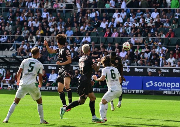 19.09.2026; Moenchengladbach; Fussball, Herren, Saison 2026 2027, Borussia Moenchengladbach vs. 1. FSV Mainz 05 Tor zum 1-2; Sheraldo Becker (Mainz, re. Hinten) koepft zum 1-2 ein; Ko Itakura (Gladbach, 6) kann nur zusehen DFL regulations prohibit any use of photographs as image sequences and or quasi-video. ista-Borussia-Park Nordrhein-Westfalen Deutschland