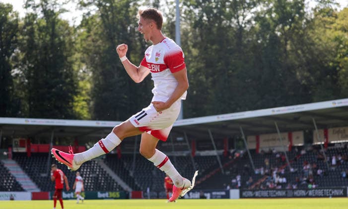 2026.09.19, Deutschland, Aspach Fußball VfB Stuttgart II vs. SSV Jahn Regensburg, Torschütze Oliver Rölke (VfB II) jubelt über sein Tor zum 3:3