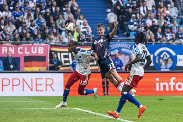 1. Fußball Bundesliga: Hamburger SV - 1. FC Köln; 19.09.2026 Thijs Dallinga (1. FC Köln, 27), Warmed Omari (Hamburger SV, 17), Jordan Torunarigha (Hamburger SV, 23) 1. Fußball Bundesliga 4. Spieltag: Hamburger SV - 1. FC Köln; Volksparkstadion, Hamburg; 19.09.2026 DFL regulations prohibit any use of photographs as image sequences and or quasi video. Copyright: xBEAUTIFULxSPORTS Buriakovx