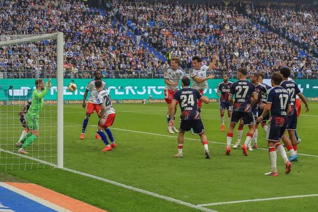 1:0 Tor durch Kopfball von Capaldo Nicolás Moller Wolfe David ( HSV ) Marvin Schwäbe ( Köln ) hat keine Chance Deutschland , Hamburg , Volksparkstadion , Fussball , 1 . Bundesliga , Hamburger SV - 1 FC Köln