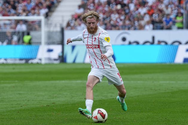 Niklas Beste (SC Freiburg, 19) am Ball , Deutschland, Fussball, 1. Bundesliga, 4.Spieltag, 2026 2027, Eintracht Frankfurt vs. SC Freiburg, 19.09.2026, Deutsche Bank Park, Frankfurt Frankfurt Deutsche Bank Park Hessen Deutschland Copyright: xArnexAmbergx