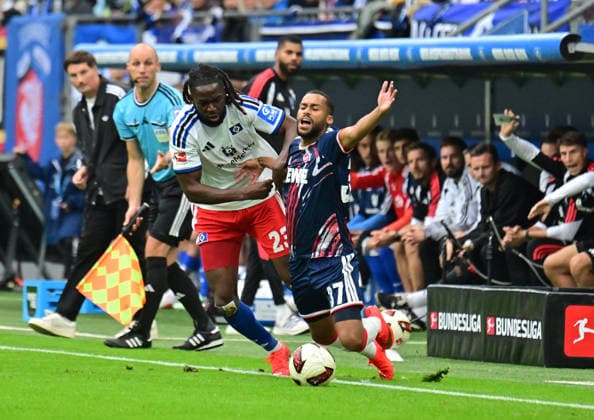 19.09.2026,GER Fußball, Männer, 1.BL, Spieltag 4 , Saison 2026 2027, Hamburg, Hamburger SV vs 1.FC Köln Jordan Torunarigha (HSV 23) versucht sich gegen Linton Maina (Köln 37) durchzusetzen DFB DFL regulations prohibit any use of photographs as image sequences and or quasi-video) Hamburg Volksparkstadion Hamburg Deutschland Copyright: xnordphotoxGmbH xWitkex