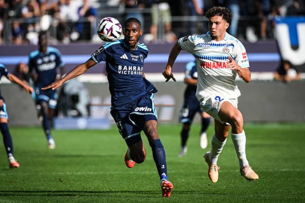 September 19, 2026, Paris, France, France: Adama CAMARA of Paris FC and Samir EL MOURABET of Strasbourg during the Ligue 1 match between Paris FC and RC Strasbourg at Jean-Bouin Stadium on September 19, 2026 in Paris, France. Paris FC V Racing Club De Strasbourg - Ligue 1  - ZUMAm308 20260919_zsp_m308_001 Copyright: xMatthieuxMirvillex