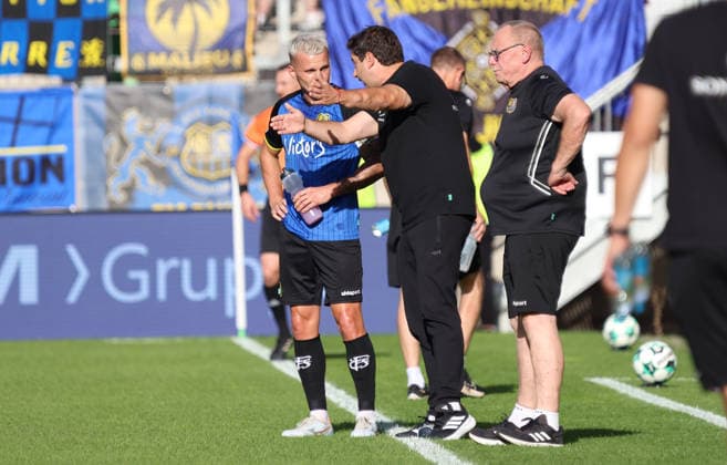19.09.2026, Fussball, Herren, 3. Liga, Saison 2026 2027, 1. FC Saarbrücken - SG Sonnenhof Großaspach, Florian Pick (1. FC Saarbruecken) und Trainer Argirios Giannikis (1. FC Saarbruecken) Saarbrücken Ludwigsparkstadion Saarland Deutschland Copyright: xFabianxKleerx
