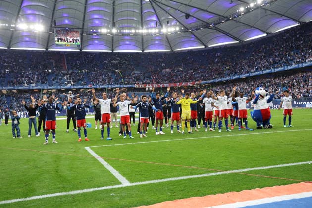 2026.09.19 xfsx Fussball 1. Bundesliga Hamburger Sportverein - 1.FC Koeln v.l. Die Mannschaft vom Hamburger SV feiert mit den Fans den <sieg gegen den 1. FC Koeln (DFL DFB regulations prohibit any use of photographs as image sequences and or quasi-video. Copyright: HMBxMedia FernandoxSoares