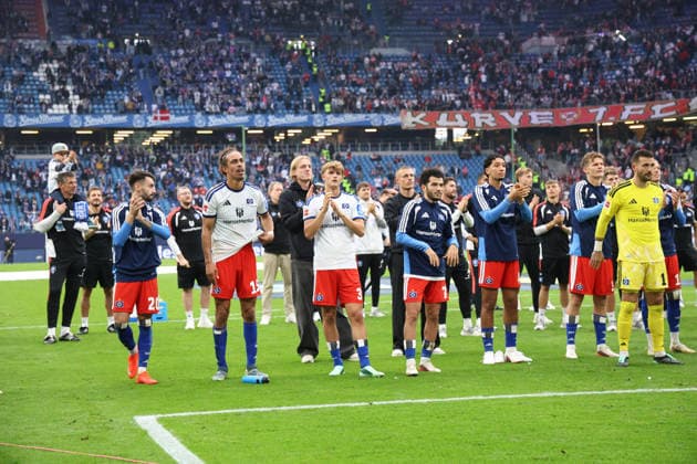 2026.09.19 xfsx Fussball 1. Bundesliga Hamburger Sportverein - 1.FC Koeln v.l. Die Mannschaft vom Hamburger SV feiert mit den Fans den <sieg gegen den 1. FC Koeln (DFL DFB regulations prohibit any use of photographs as image sequences and or quasi-video. Copyright: HMBxMedia FernandoxSoares