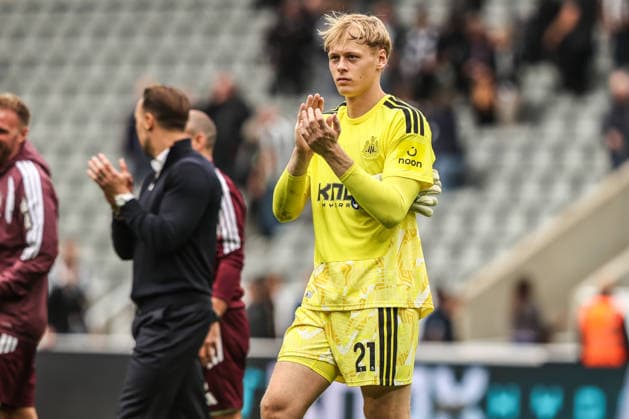 Premier League Newcastle Untied v Hull City Newcastle United goalkeeper Lukas Hornicek applauds the fans after the game during the Premier League match Newcastle Untied vs Hull City at St. James s Park, Newcastle, United Kingdom on 19 September 2026 (Photo by Alfie Cosgrove News Images) Newcastle St. James s Park Tyne and Wear United Kingdom Copyright: xAlfiexCosgrove NewsxImagesx
