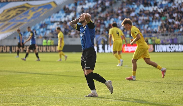 19.09.2026, Fussball, Herren, 3. Liga, Saison 2026 2027, 1. FC Saarbrücken - SG Sonnenhof Großaspach, Philip Fahrner (1. FC Saarbruecken) enttäuscht Saarbrücken Ludwigsparkstadion Saarland Deutschland Copyright: xFabianxKleerx