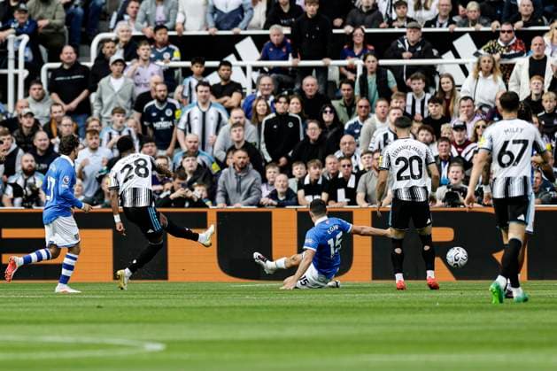 Newcastle United v Hull City Premier League Joe Willock of Newcastle United scores his sides first goal of the match during the Premier League match at St. James s Park, Newcastle 19 09 2026 UK Newspapers OUT Copyright: xJamiexJohnstonx FIL-23961-0143