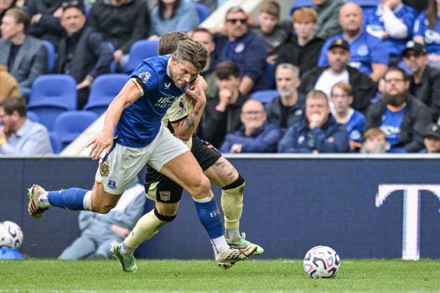 19th September 2026; Everton Stadium, Liverpool, England; Premier League Football, Everton versus Ipswich Town; Dara O Shea of Ipswich Town tussles with James Tarkowski of Everton during a run down the wing LeexDurkin