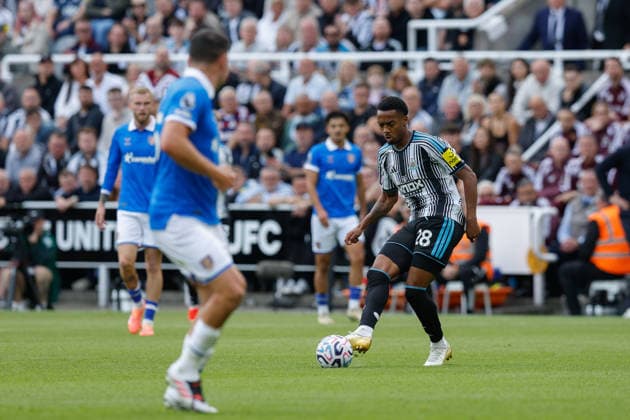 Newcastle United v Hull City, Premier League Joe Willock of Newcastle United makes a pass during the Newcastle United v Hull City Premier League match at St. James Park, Newcastle Upon Tyne, England on 19 September 2026 Credit: Craig Cowan Every Second Media Editorial use only. All images are copyright Every Second Media Limited. No images may be reproduced without prior permission. All rights reserved. Premier League and Football League images are subject to licensing agreements with Football DataCo Limited. see https: www.football-dataco.com Copyright: xIMAGO EveryxSecondxMediax ESM-2174-0107 CraigxCowanx xEveryxSecondxMediax