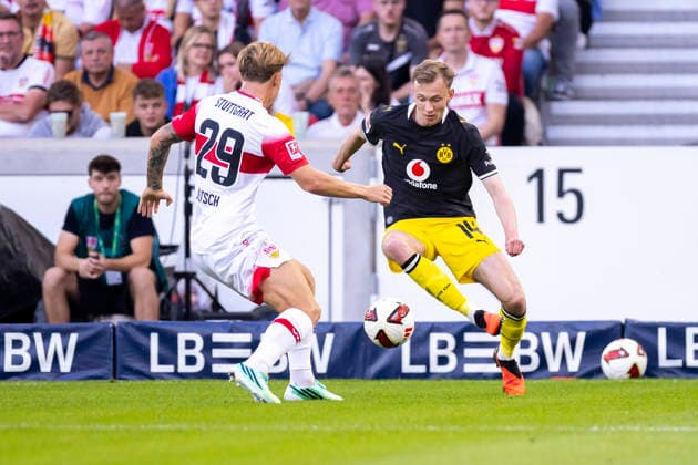 19.09.2026, Fussball, 4. Spieltag der 1. Fussball Bundesliga, VfB Stuttgart - Borussia Dortmund. v. l. Finn Jeltsch (VfB Stuttgart), Maximilian Beier (Borussia Dortmund). Stuttgart MHP Arena Baden-Württemberg Deutschland xRHR-FOTO DEx Copyright: DennisxEwert RHR-FOTOx RHR-FOTO DE