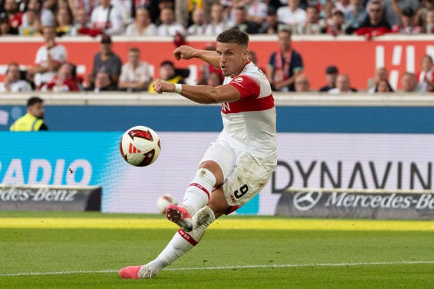 Torschuss von Ermedin Demirovic (VfB Stuttgart, 09), GER, VfB Stuttgart vs. Borussia Dortmund, Fussball, 1. Bundesliga, 4. Spieltag, Spielzeit 2026 2027, 19.09.2026, DFL REGULATIONS PROHIBIT ANY USE OF PHOTOGRAPHS AS IMAGE SEQUENCES AND OR QUASI-VIDEO, GER, VfB Stuttgart vs. Borussia Dortmund, Fussball, 1. Bundesliga, 4. Spieltag, Spielzeit 2026 2027, 19.09.2026, Stuttgart Copyright: xEibner-Pressefoto EdwardxCheungx EP_ECG
