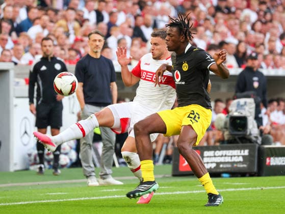 19.09.2026, Deutschland, Stuttgart, Fußball Bundesliga, VfB Stuttgart vs. Borussia Dortmund, v.l. Ermedin Demirovic (VfB) Joane Gadou (BVB)