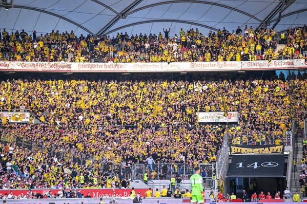 BVB Dortmund Fans waehrend des spiels der 1. Bundesliga zwischen VfB Stuttgart und Borussia Dortmund, MHPArena am 19. September 2026 in Stuttgart, Deutschland. (Foto von Harry Langer DeFodi Images) +++ BVB Dortmund Supporters during the Bundesliga match between VfB Stuttgart and Borussia Dortmund at MHPArena on September 19, 2026 in Stuttgart, Germany. (Photo by Harry Langer DeFodi Images) DFB DFL REGULATIONS PROHIBIT ANY USE OF PHOTOGRAPHS AS IMAGE SEQUENCES AND OR QUASI-VIDEO. (Photo by Harry Langer DeFodi Images) DFB DFL REGULATIONS PROHIBIT ANY USE OF PHOTOGRAPHS AS IMAGE SEQUENCES AND OR QUASI-VIDEO. -