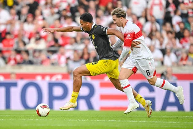 Felix Nmecha (Borussia Dortmund) und Angelo Stiller (VfB Stuttgart) im Zweikampf waehrend des spiels der 1. Bundesliga zwischen VfB Stuttgart und Borussia Dortmund, MHPArena am 19. September 2026 in Stuttgart, Deutschland. (Foto von Harry Langer DeFodi Images) +++ Felix Nmecha (Borussia Dortmund) und Angelo Stiller (VfB Stuttgart) battle for the ball during the Bundesliga match between VfB Stuttgart and Borussia Dortmund at MHPArena on September 19, 2026 in Stuttgart, Germany. (Photo by Harry Langer DeFodi Images) DFB DFL REGULATIONS PROHIBIT ANY USE OF PHOTOGRAPHS AS IMAGE SEQUENCES AND OR QUASI-VIDEO. (Photo by Harry Langer DeFodi Images) DFB DFL REGULATIONS PROHIBIT ANY USE OF PHOTOGRAPHS AS IMAGE SEQUENCES AND OR QUASI-VIDEO. -