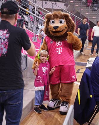 Maskottchen Bonni beim Spiel Telekom Baskets Bonn vs. Veolia Towers Hamburg 1.Spieltag - Saison 2026 27