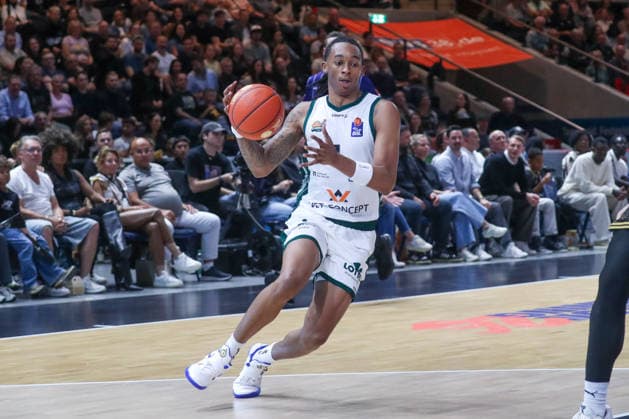 19.09.2026, xgox, Basketball - easyCredit BBL, Basketball Loewen Braunschweig - Gladitors Trier emspor, v.l. b1 am Ball, plays the ball Braunschweig