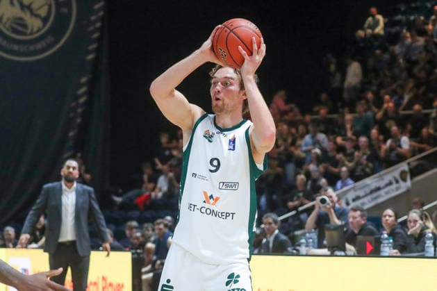 19.09.2026, xgox, Basketball - easyCredit BBL, Basketball Loewen Braunschweig - Gladitors Trier emspor, v.l. Luca Joe Ewelt (Braunschweig, 9) am Ball, plays the ball Braunschweig