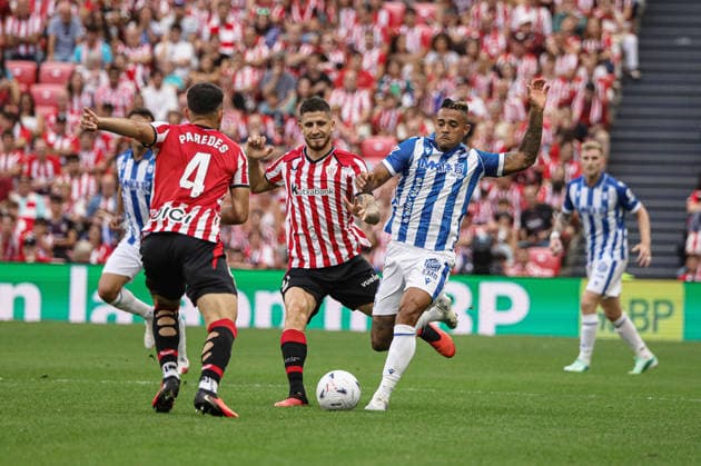ESP: LaLiga EA Sports Athletic Bilbao v Deportivo Alaves Mariano Diaz Mejia of Alaves and Aitor Paredes of Athletic during LaLiga EA Sports between Athletic Bilbao v Deportivo Alaves played at San Mames Stadium in Bilbao, on September 19, 2026 in Spain Spain Futbol Copyright: xAgenciaxLOFx