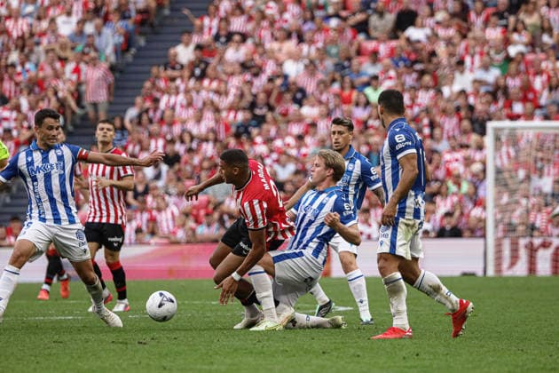 ESP: LaLiga EA Sports Athletic Bilbao v Deportivo Alaves Maroan Sannadi of Athletic and Ville Koski of Alaves during LaLiga EA Sports between Athletic Bilbao v Deportivo Alaves played at San Mames Stadium in Bilbao, on September 19, 2026 in Spain Spain Futbol Copyright: xAgenciaxLOFx