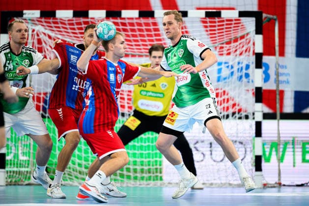 Bietigheim: HBL - 26 27 - SG BBM Bietigheim - TSV Hannover-Burgdorf Mathias Larson (Bietigheim), Marian Michalczik (Hannover) Bietigheim-Bissingen Egetrans Arena Baden-Württemberg Deutschland