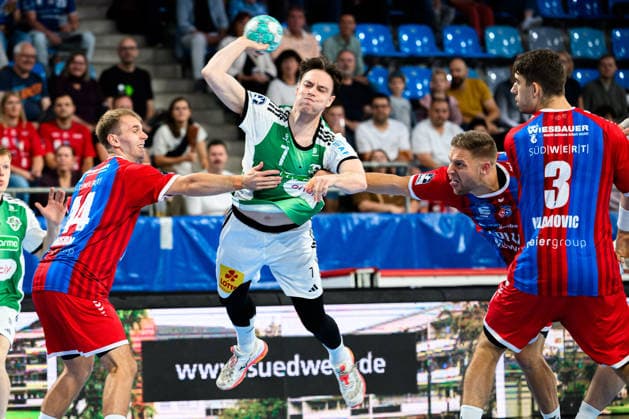 Bietigheim: HBL - 26 27 - SG BBM Bietigheim - TSV Hannover-Burgdorf v.li. Mathias Larson (Bietigheim), Leif Tissier (Hannover), Fabian Wiederstein (Bietigheim) Bietigheim-Bissingen Egetrans Arena Baden-Württemberg Deutschland
