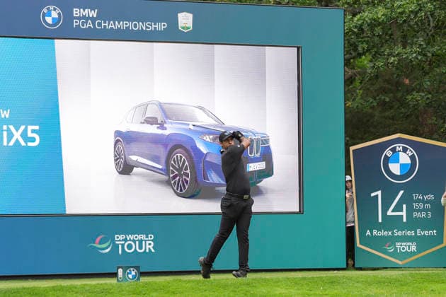 VIRGINIA WATER, ENGLAND - SEPTEMBER 19: Aaron Rai (ENG) plays from the fourteenth tee during Round 3 at the BMW PGA, Golf Herren Championship at Wentworth Golf Club, Virginia Water on September 19, 2026 in Surrey, England The BMW PGA Championship