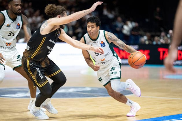 Eli Brooks (Nr. 55 VET-CONCEPT Gladiators Trier) gegen Devin Askew (Nr. 5 Basketball Loewen Braunschweig) GER, Basketball Loewen Braunschweig gegen VET-CONCEPT Gladiators Trier, Basketball, easyCredit BBL, Woche 1, Spielzeit 2026 27, 19.09.2026 GER, Basketball Loewen Braunschweig gegen VET-CONCEPT Gladiators Trier, Basketball, easyCredit BBL, Woche 1, Spielzeit 2026 27, 19.09.2026 Braunschweig Copyright: xEibner-Pressefoto DanielxREINELTx EP_DRT