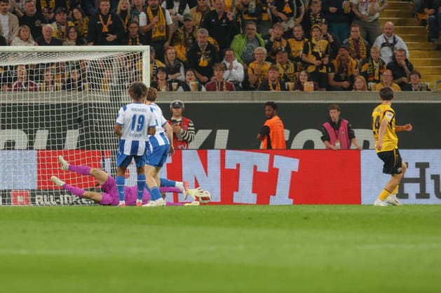 19.09.2026, xtgx, Fussball 2. Bundesliga, SG Dynamo Dresden - Hertha BSC Berlin, v.l. Patrice Covic (Dresden, 24) schiesst Tor, schießt, Torschuetze, erzielt Tor, Treffer, scores the goal 1:0 (DFL DFB REGULATIONS PROHIBIT ANY USE OF PHOTOGRAPHS as IMAGE SEQUENCES and or QUASI-VIDEO) Dresden