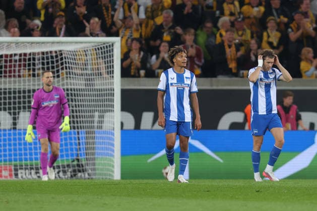 19.09.2026, xtgx, Fussball 2. Bundesliga, SG Dynamo Dresden - Hertha BSC Berlin, v.l. Oluwaseun Adewumi (Hertha, 19), Linus Gechter (Hertha, 44) enttaeuscht, enttäuscht, schaut enttaeuscht, niedergeschlagen, disappointed (DFL DFB REGULATIONS PROHIBIT ANY USE OF PHOTOGRAPHS as IMAGE SEQUENCES and or QUASI-VIDEO) Dresden