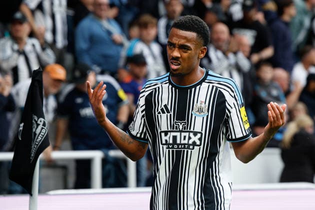 Newcastle United v Hull City, Premier League Joe Willock of Newcastle United gestures to fans during the Newcastle United v Hull City Premier League match at St. James Park, Newcastle Upon Tyne, England on 19 September 2026 Credit: Craig Cowan Every Second Media Editorial use only. All images are copyright Every Second Media Limited. No images may be reproduced without prior permission. All rights reserved. Premier League and Football League images are subject to licensing agreements with Football DataCo Limited. see https: www.football-dataco.com Copyright: xIMAGO EveryxSecondxMediax ESM-2174-0184 CraigxCowanx xEveryxSecondxMediax
