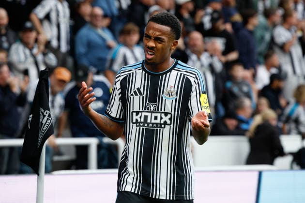 Newcastle United v Hull City, Premier League Joe Willock of Newcastle United gestures to fans as he is subbed during the Newcastle United v Hull City Premier League match at St. James Park, Newcastle Upon Tyne, England on 19 September 2026 Credit: Craig Cowan Every Second Media Editorial use only. All images are copyright Every Second Media Limited. No images may be reproduced without prior permission. All rights reserved. Premier League and Football League images are subject to licensing agreements with Football DataCo Limited. see https: www.football-dataco.com Copyright: xIMAGO EveryxSecondxMediax ESM-2174-0185 CraigxCowanx xEveryxSecondxMediax