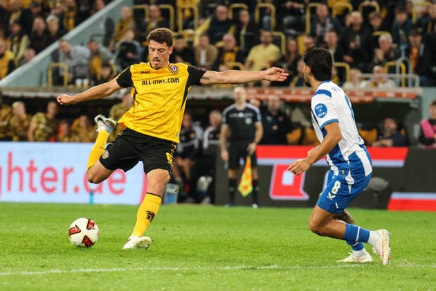Deutschland: 2. Bundesliga 2026 2027, 7. Spieltag, Dynamo Dresden - Hertha BSC, Rudolf-Harbig-Stadion (Dresden): Abschluss von Nicolai Rapp (Dynamo Dresden, 6) Copyright: xLucasxWalterx