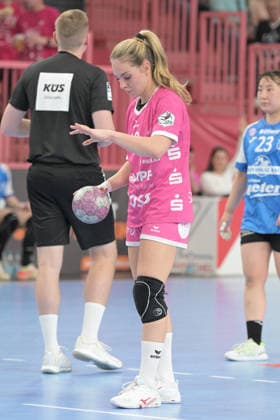 Johanna Farkas (TusSies Metzingen, 19) beim 7-Meter TusSies Metzingen vs. Thueringer HC , Handball, Alsco HBF, 04..Ligaspieltag, Saison 2026 2027, 19.09.2026 TusSies Metzingen vs. Thueringer HC , Handball, Alsco HBF, 04..Ligaspieltag, Saison 2026 2027, 19.09.2026 Tuebingen Copyright: xEibner-Pressefotox EP_TBR